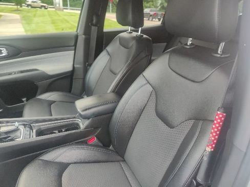 Used 2025 Jeep Compass Latitude AWD/4WD image 22