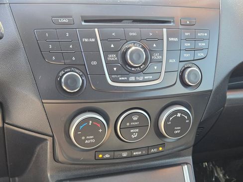 Used 2012 MAZDA MAZDA5 Touring w/ Moonroof & Audio Pkg FWD image 20