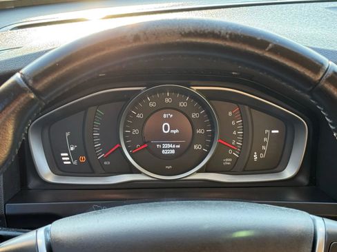 Used 2018 Volvo S60 T5 Dynamic image 33