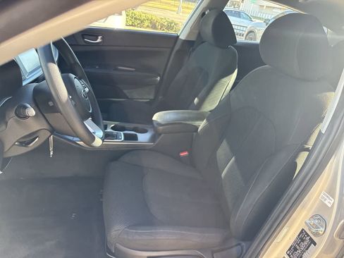 Used 2019 Kia Optima LX image 10