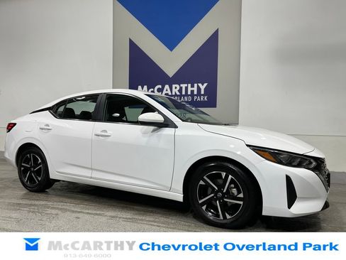 Used 2025 Nissan Sentra SV image 3