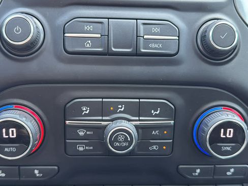 Used 2021 Chevrolet Silverado 1500 LT Trail Boss w/ Convenience Package II AWD/4WD image 16