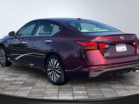 Used 2025 Nissan Altima 2.5 SV FWD image 4