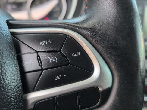 Used 2018 Jeep Compass Latitude w/ Cold Weather Group AWD/4WD image 23