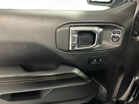 Used 2025 Jeep Wrangler Unlimited Sahara w/ Safety Group AWD/4WD image 14