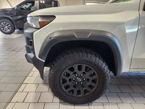 Used 2024 Chevrolet Colorado Trail Boss w/ Advanced Trailering Package AWD/4WD image 5
