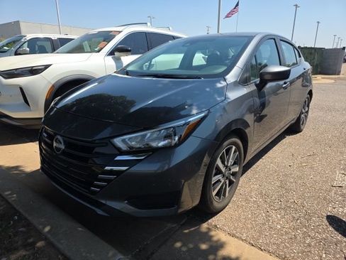 Used 2025 Nissan Versa SV FWD image 3