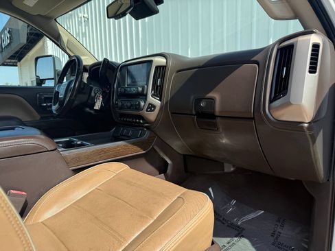 Used 2019 GMC Sierra 2500 Denali w/ Duramax Plus Package AWD/4WD image 19