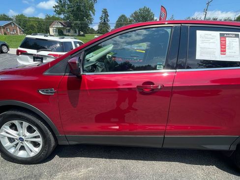 Used 2017 Ford Escape SE AWD/4WD image 3