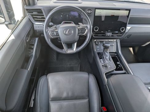Used 2024 Lexus GX 550 w/ Accessory Package (31) AWD/4WD image 3