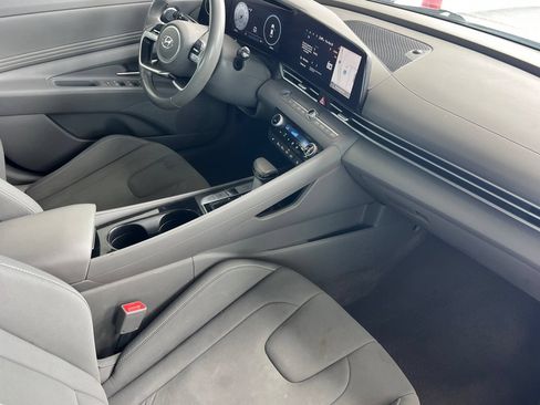 Used 2023 Hyundai Elantra SEL w/ Convenience Package FWD image 12