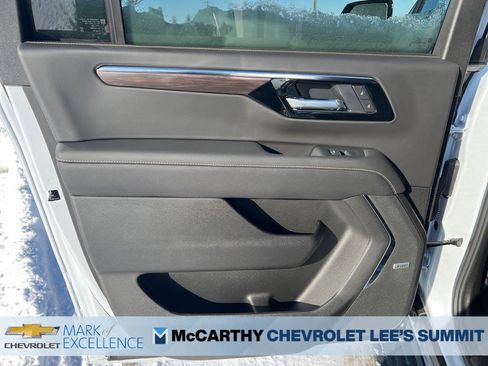 New 2026 Chevrolet Suburban Premier image 25