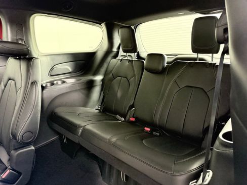 New 2026 Chrysler Pacifica Select image 19