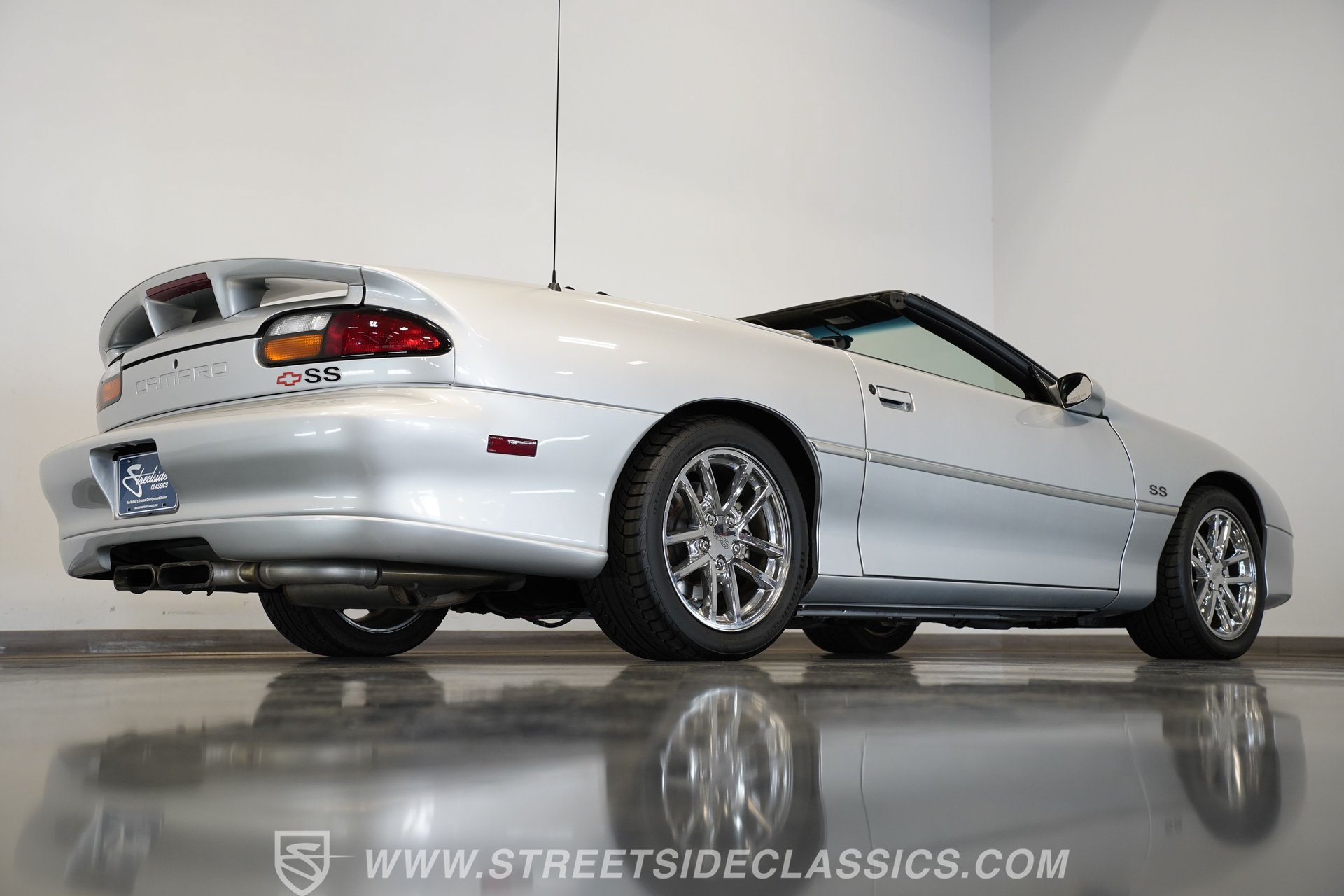 Used 2002 Chevrolet Camaro Z28 w/ SS Performance/Appearance Pkg RWD image 16