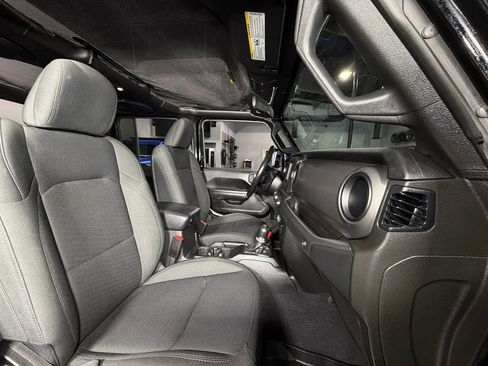 Used 2022 Jeep Wrangler Unlimited Sport image 25