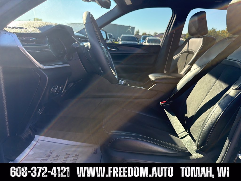 Used 2024 Jeep Grand Cherokee L Altitude AWD/4WD image 25