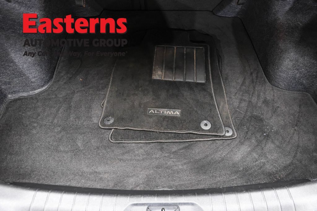 Used 2024 Nissan Altima 2.5 SV FWD image 11