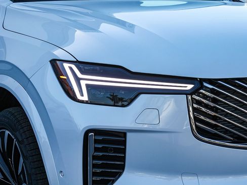 New 2026 Volvo XC90 T8 Ultra w/ Protection Package Premier AWD/4WD image 4