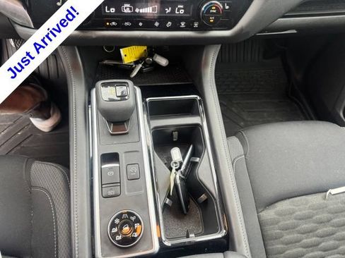 Used 2024 Nissan Pathfinder SV AWD/4WD image 15