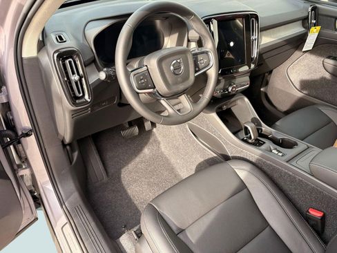 Certified 2026 Volvo XC40 B5 Core w/ Climate Package AWD/4WD image 4