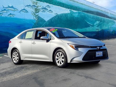 Used 2025 Toyota Corolla LE FWD image 1