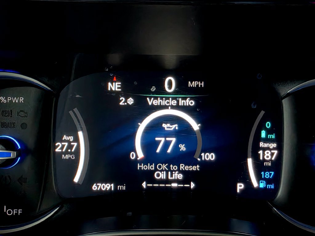 Used 2023 Chrysler Pacifica Limited FWD image 44