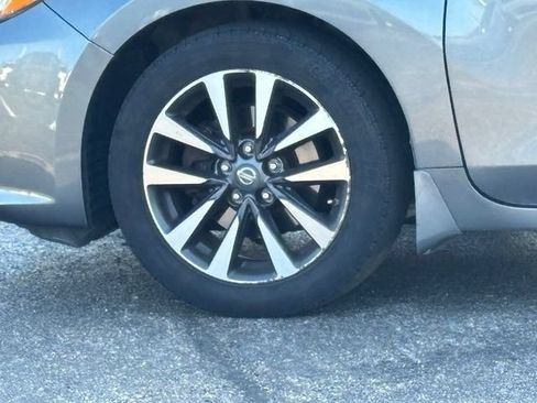 Used 2016 Nissan Altima 2.5 SV w/ Convenience Package FWD image 8