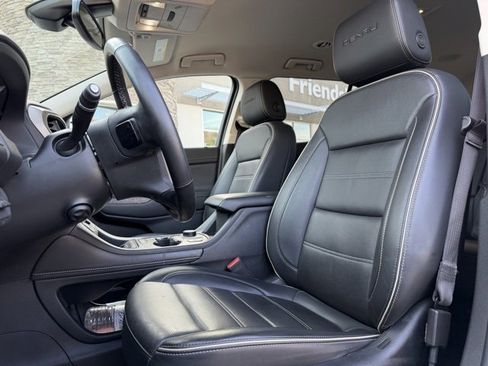 Used 2023 GMC Acadia Denali image 10