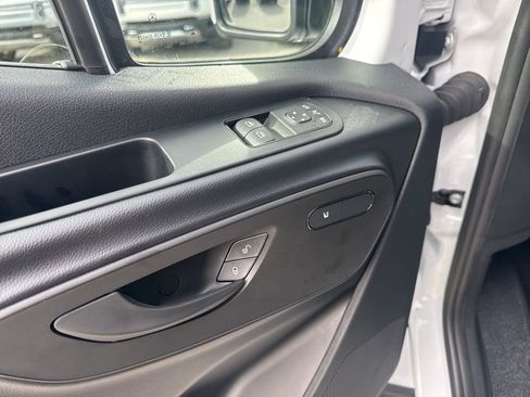Used 2025 Mercedes-Benz Sprinter 2500 image 21