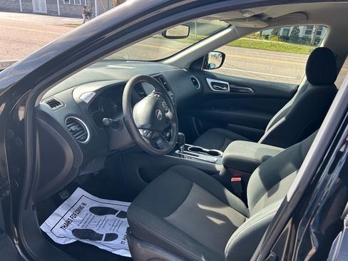 Used 2017 Nissan Pathfinder SV image 5