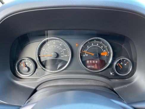 Used 2014 Jeep Compass Latitude image 9