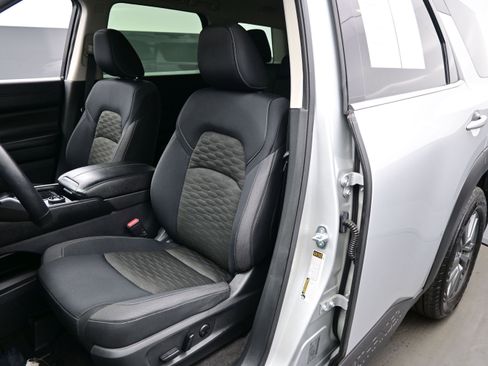 Used 2023 Nissan Pathfinder SV AWD/4WD image 12