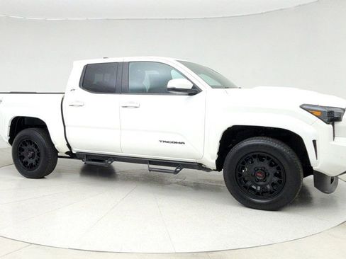 Used 2024 Toyota Tacoma TRD Sport image 3