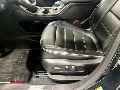 Used 2022 GMC Acadia Denali image 19