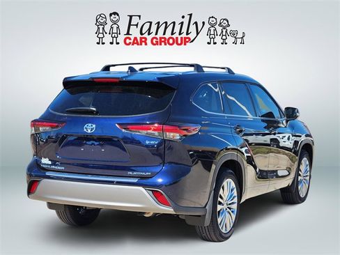New 2026 Toyota Highlander Platinum image 4