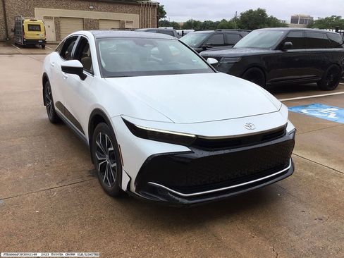 Used 2023 Toyota Crown Limited image 6