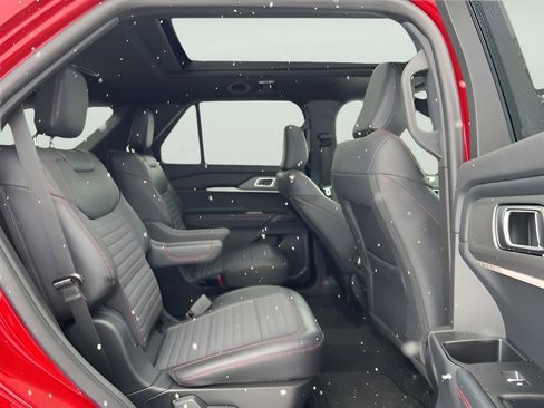 New 2026 Ford Explorer ST-Line w/ ST-Line Street Pack image 12