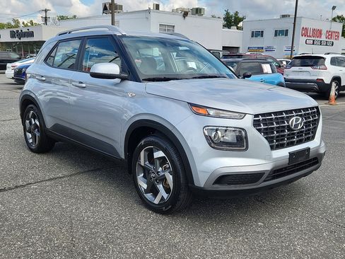 Used 2022 Hyundai Venue SEL image 7