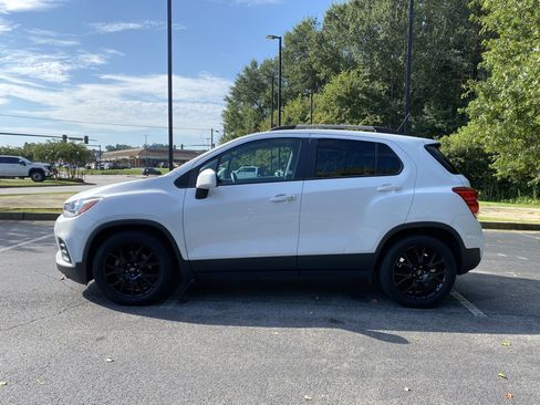 Used 2021 Chevrolet Trax LT w/ Sport Edition FWD image 6
