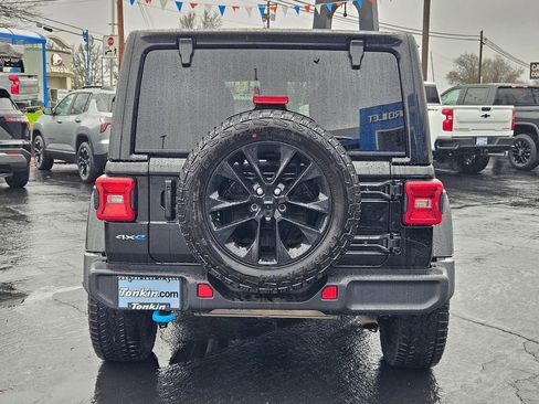 Used 2024 Jeep Wrangler Unlimited Sahara image 5