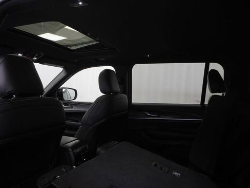 New 2026 Jeep Grand Cherokee L 4WD image 19