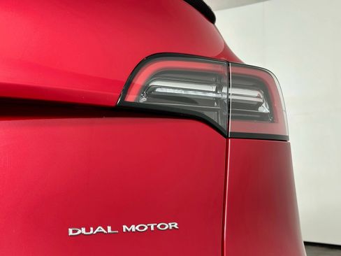 Used 2022 Tesla Model Y Performance AWD/4WD image 12