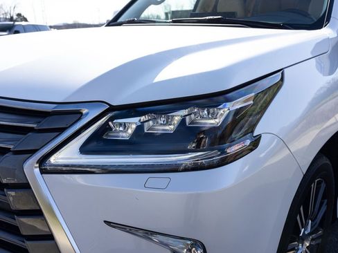 Used 2020 Lexus LX 570 4WD w/ Luxury Package image 15
