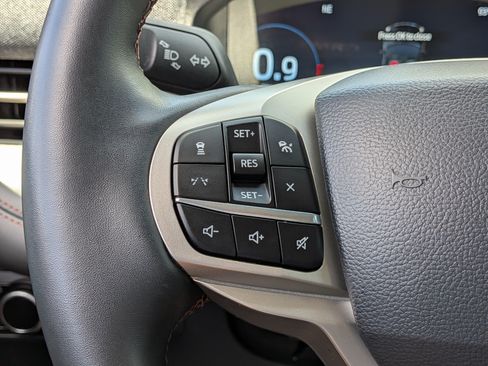 Used 2025 Ford Explorer Active RWD image 25