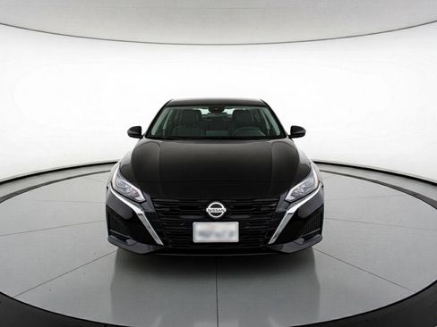 Used 2025 Nissan Altima 2.5 SV image 2