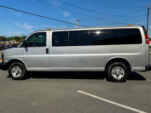 Used 2016 Chevrolet Express 3500 LS RWD image 7