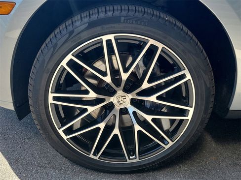Used 2025 Porsche Macan image 14