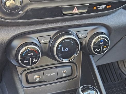 Used 2023 Hyundai Venue SEL image 22