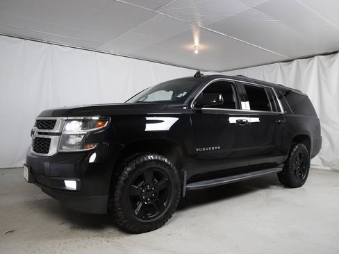 Used 2018 Chevrolet Suburban LT image 26