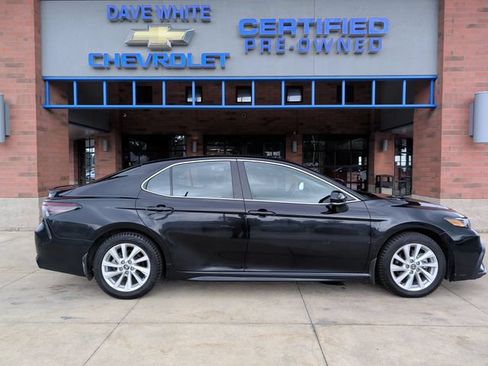 Used 2024 Toyota Camry SE FWD image 9